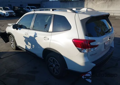 2021 Subaru Forester Premium z USA, uszkodzony, nr VIN JF2SKAJC6MH519614